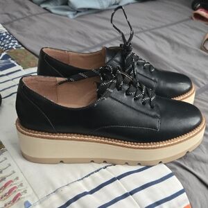 Black Leather Lace-Up Shoes with Tan Soles
